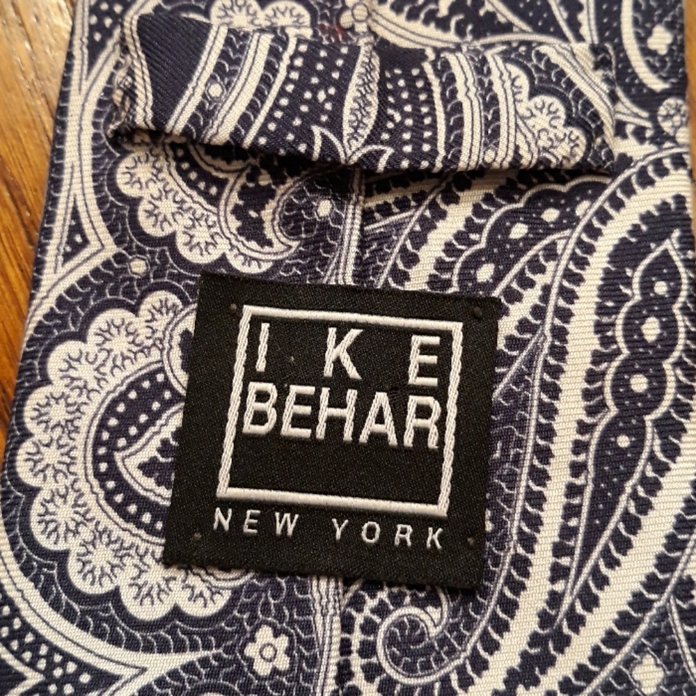 Ike Behar Paisley Silk Neck Tie. - Picture 2 of 4